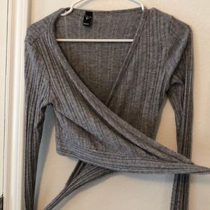 Windsor wrap and tie long sleeve.